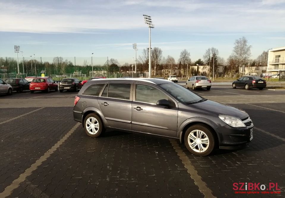 2008' Opel Astra photo #2