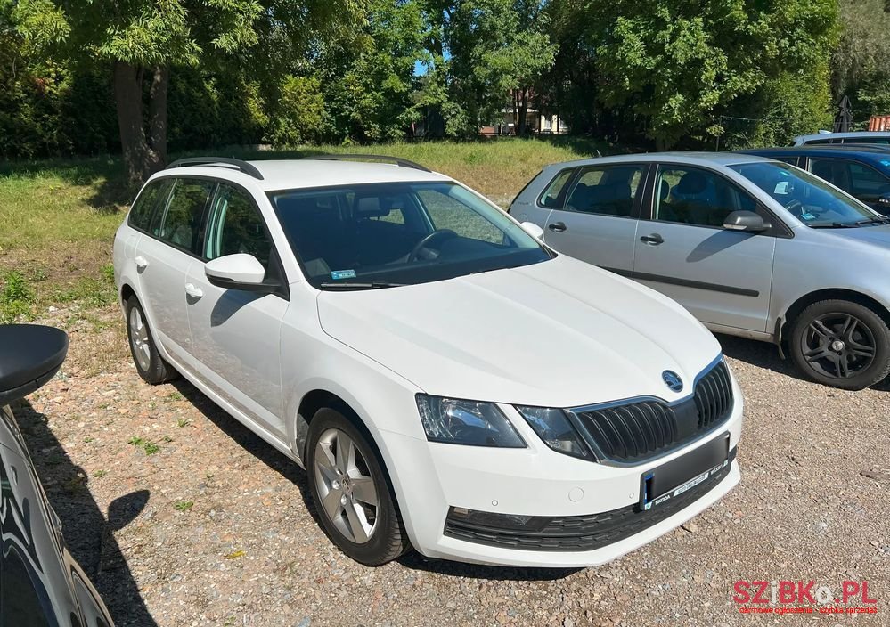 2020' Skoda Octavia photo #2