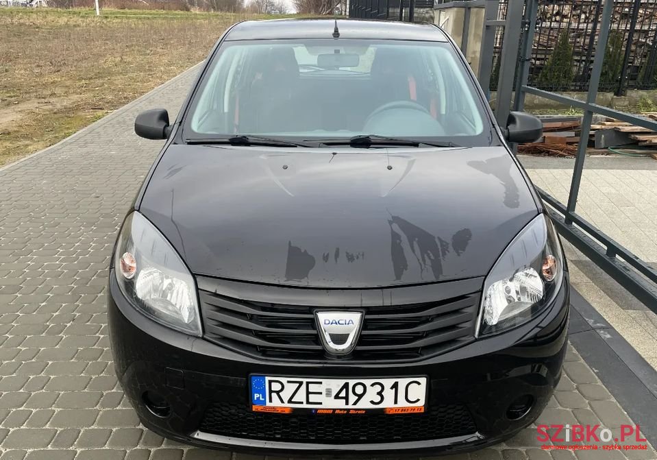 2011' Dacia Sandero photo #2