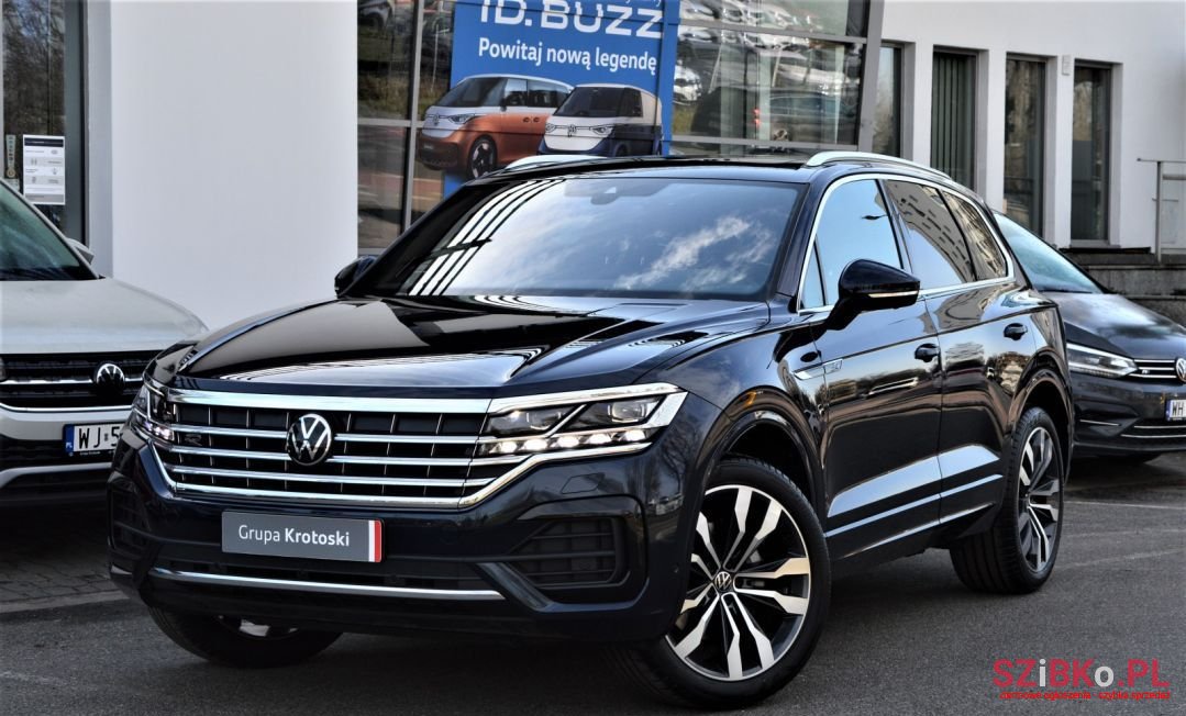 2023' Volkswagen Touareg photo #1