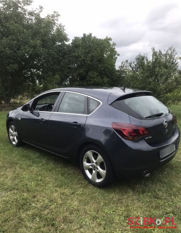 2010' Opel Astra photo #4