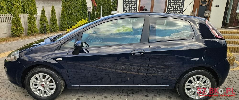 2012' Fiat Punto photo #5