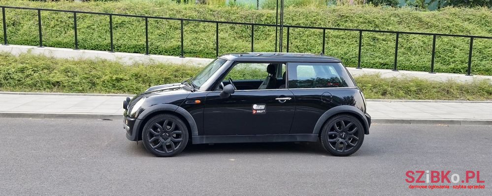 2004' MINI One Standard photo #2