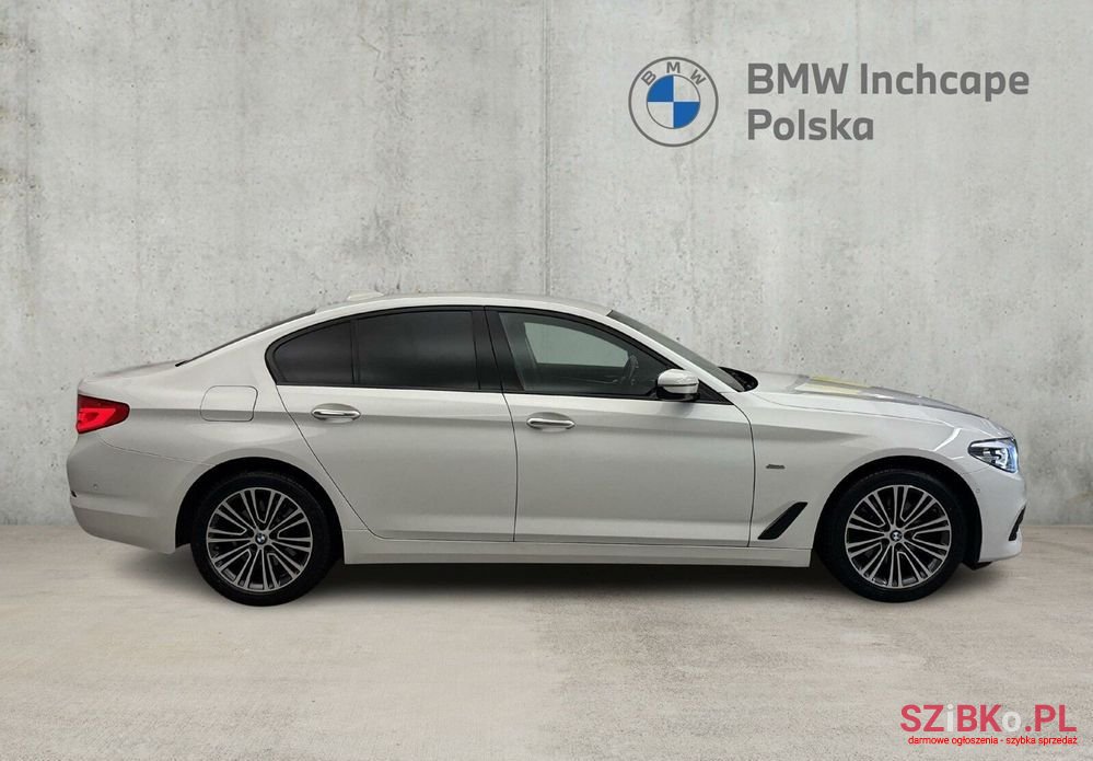 2017' BMW 5 Series photo #6