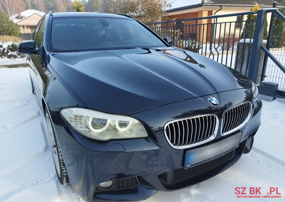 2011' BMW 5 Series photo #1