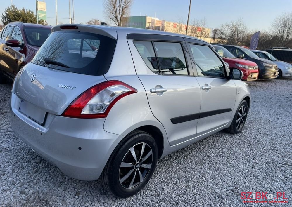 2012' Suzuki Swift photo #5