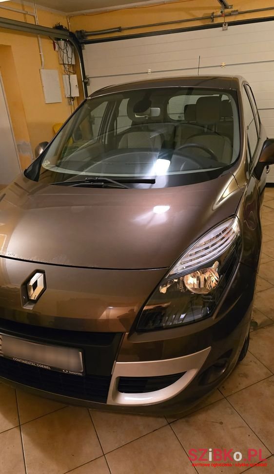 2010' Renault Scenic photo #3