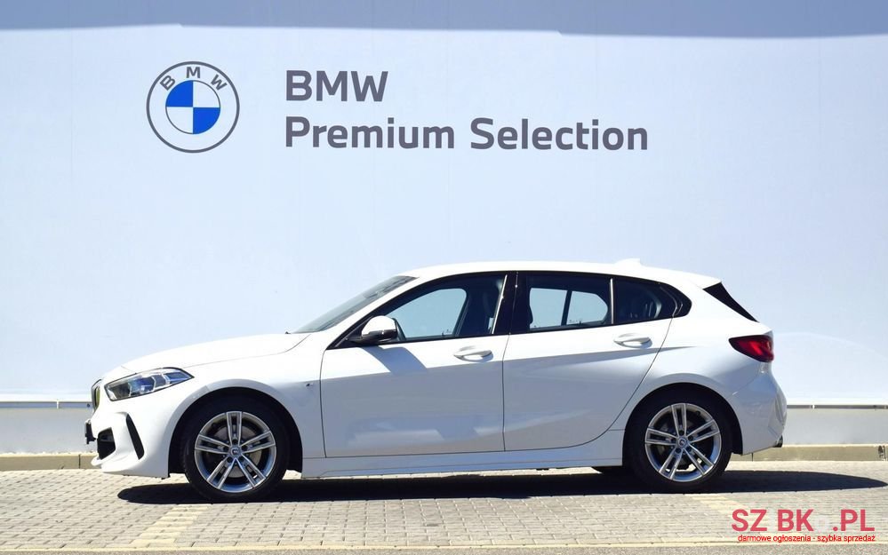 2022' BMW 1 Series photo #3