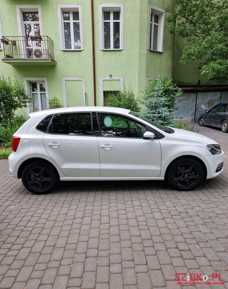 2017' Volkswagen Polo photo #2