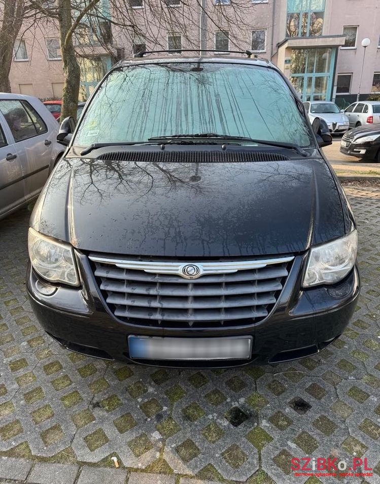 2004' Chrysler Grand Voyager photo #5