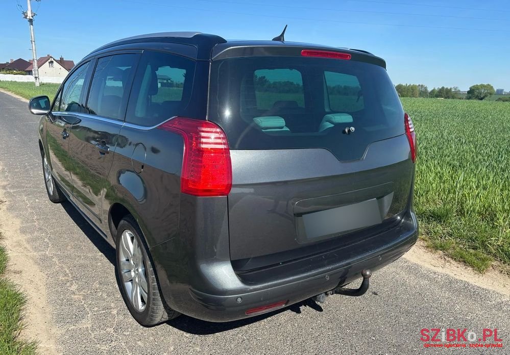 2010' Peugeot 5008 photo #3