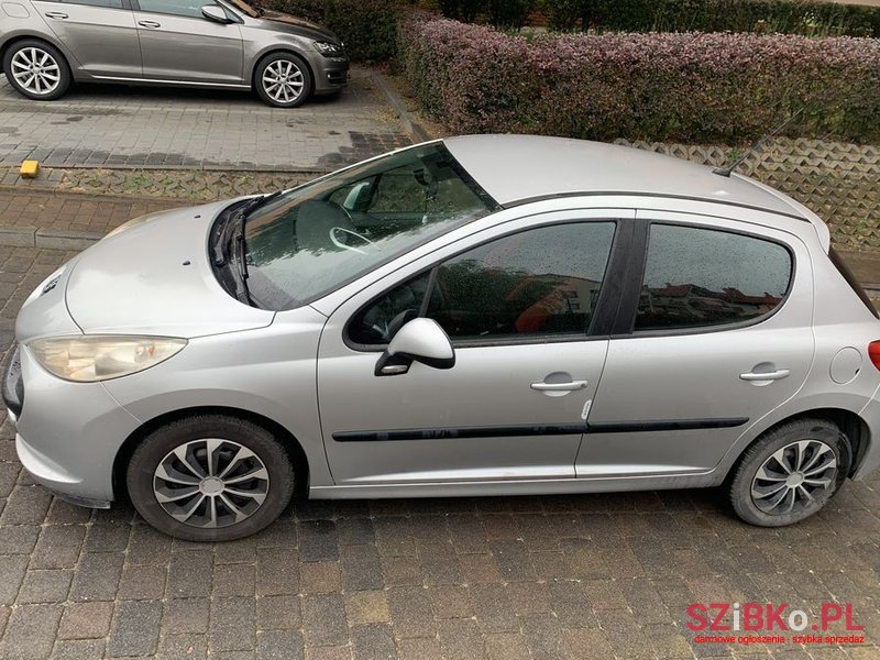 2008' Peugeot 207 1.4 16V Sporty photo #2