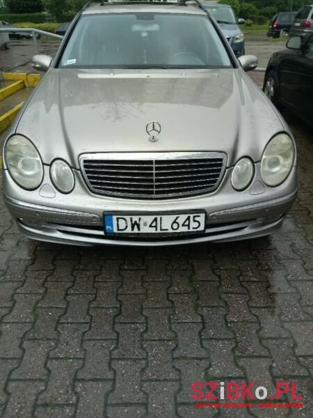 2004' Mercedes-Benz Klasa E photo #1