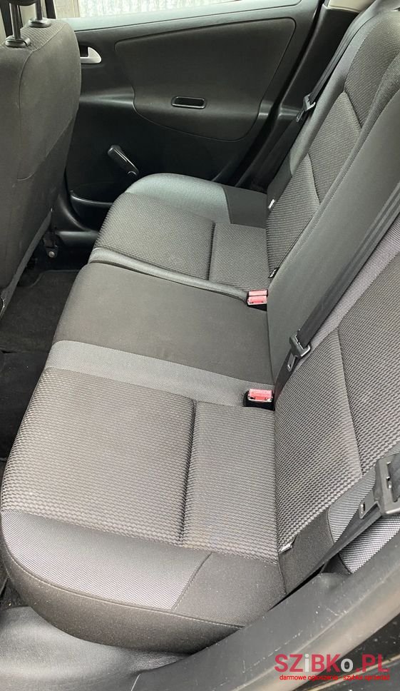 2011' Peugeot 207 1.4 Presence photo #5