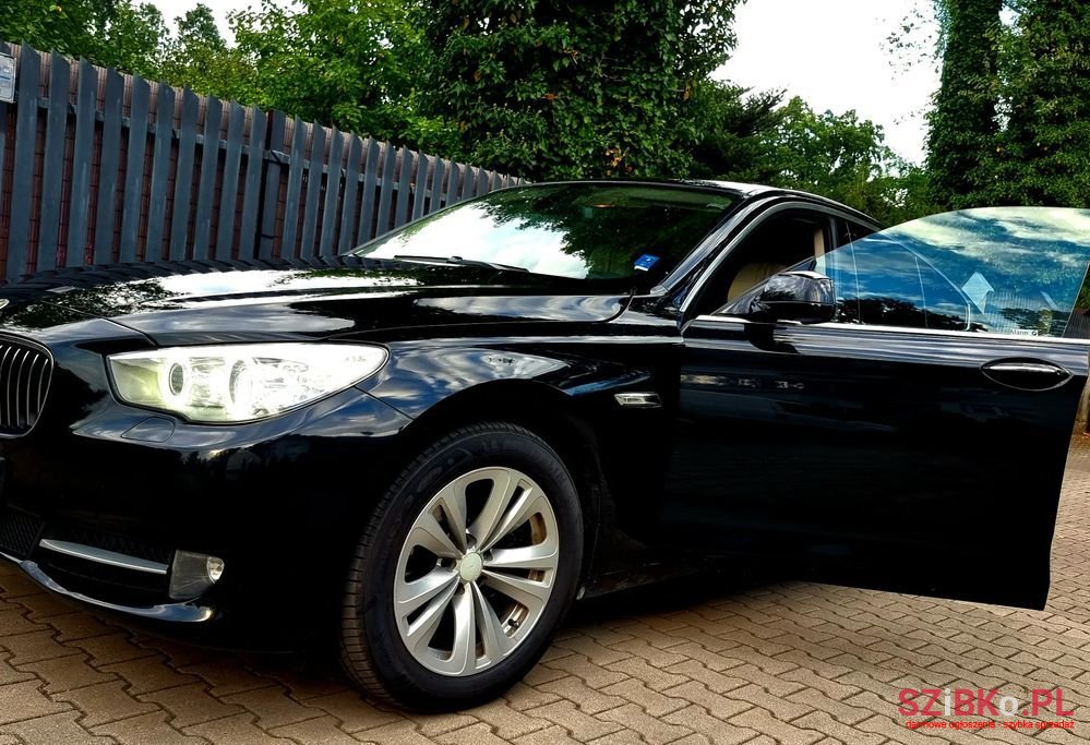 2011' BMW 5 Series photo #2