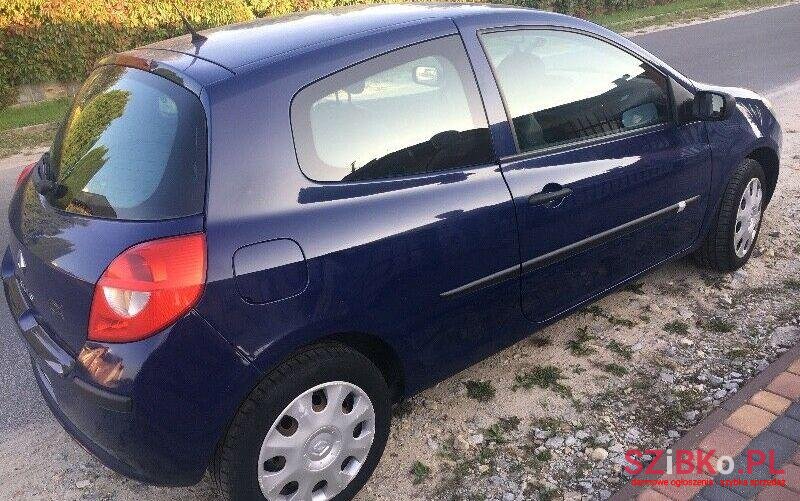 2009' Renault Clio photo #1