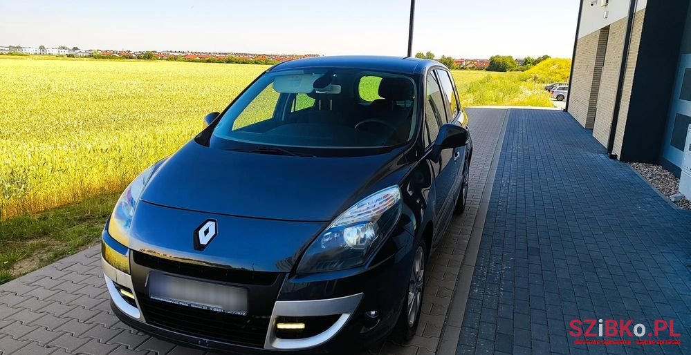 2009' Renault Scenic photo #3
