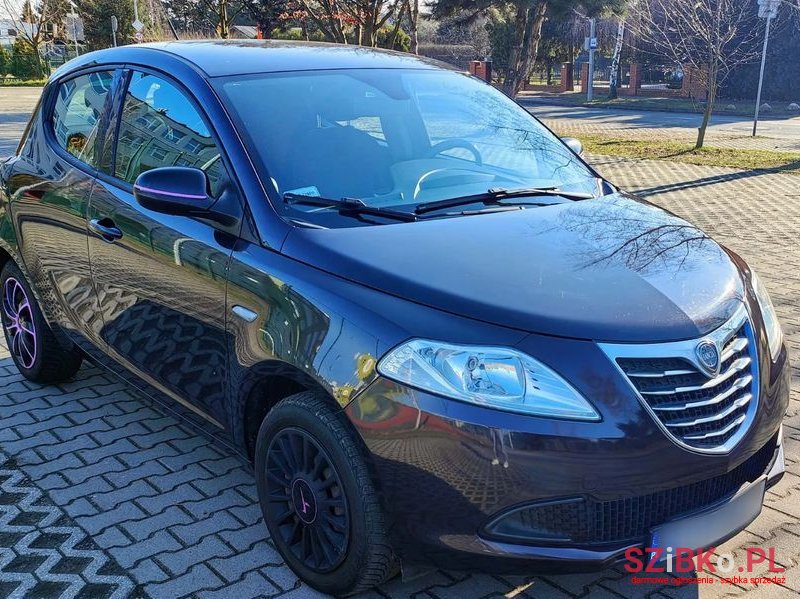 2014' Lancia Ypsilon photo #3