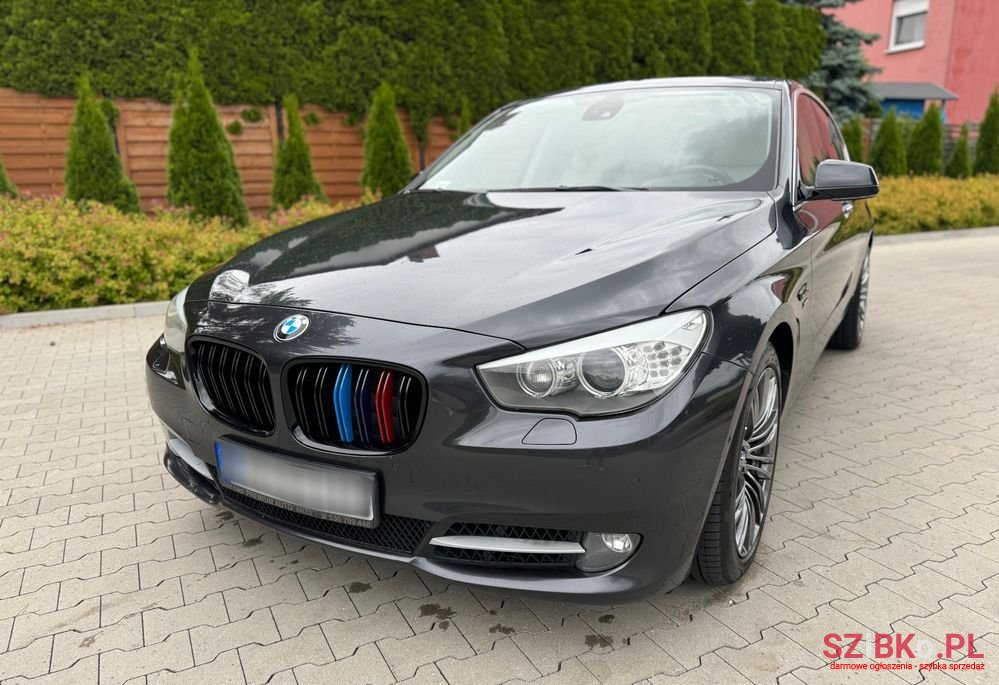 2010' BMW 5 Series photo #2