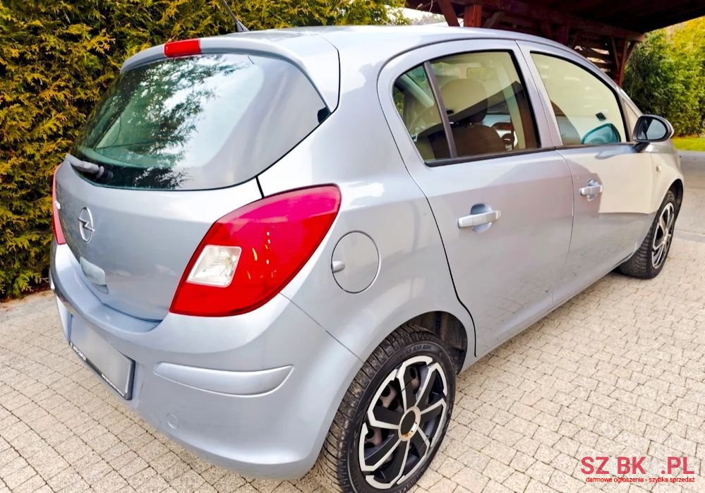 2009' Opel Corsa 1.2 16V Color Edition photo #5