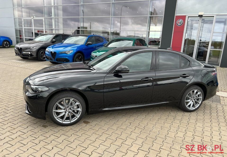 2023' Alfa Romeo Giulia photo #2