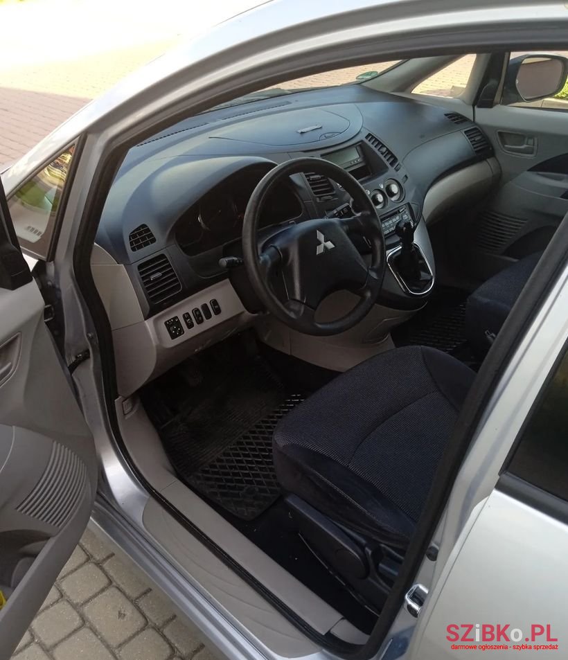 2006' Mitsubishi Grandis 2.0 Did Intense photo #5