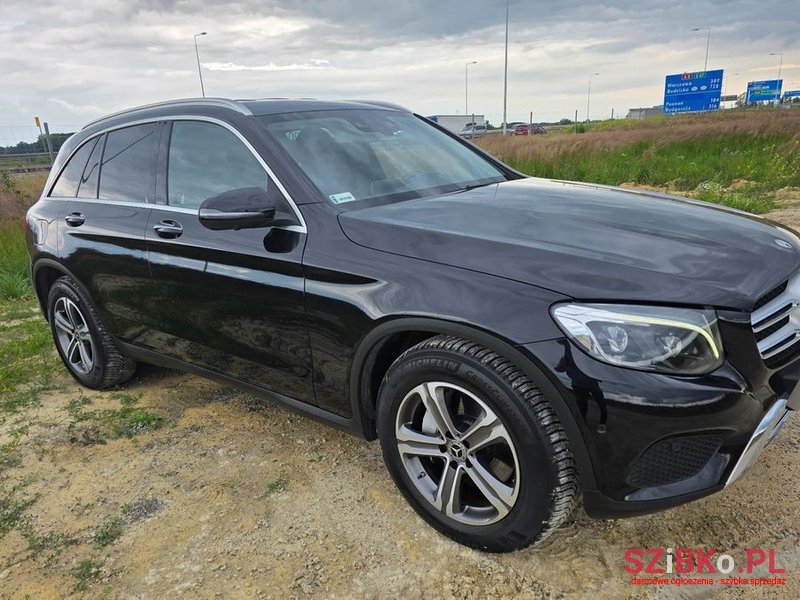 2018' Mercedes-Benz GLC 220 D 4-Matic photo #3