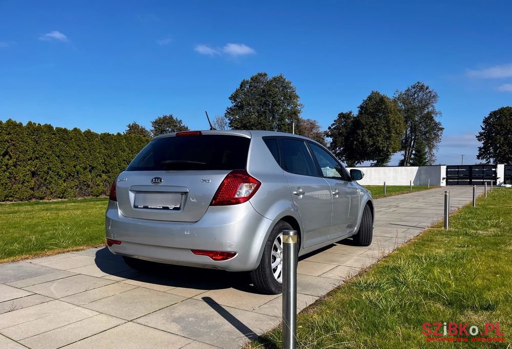 2010' Kia Ceed photo #4