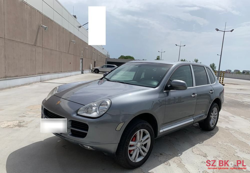 2004' Porsche Cayenne Standard photo #3