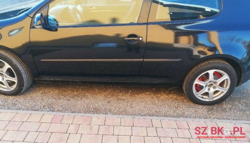2005' Volkswagen Golf photo #2