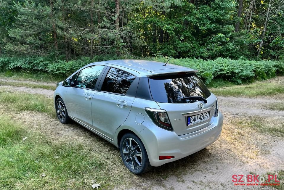2014' Toyota Yaris photo #3