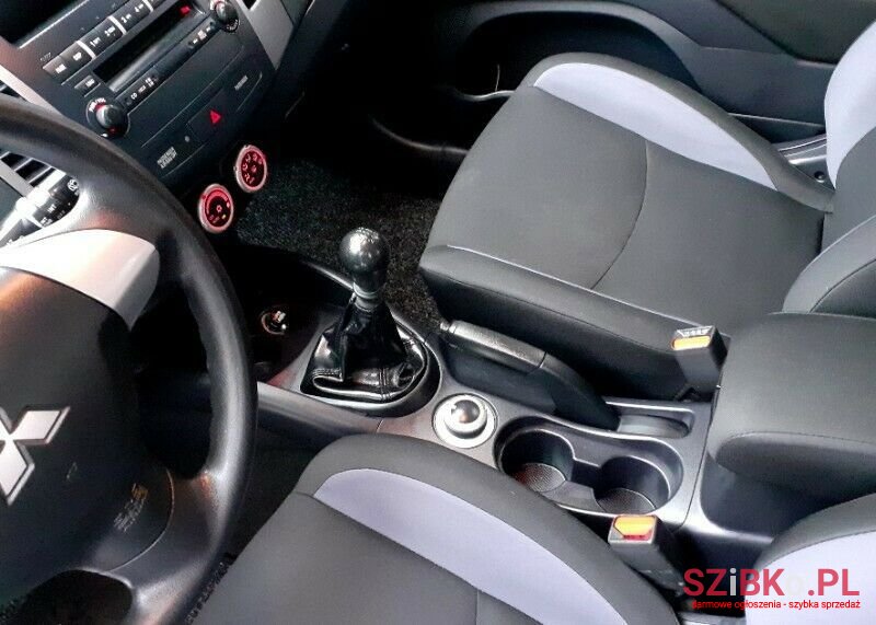 2008' Mitsubishi Outlander photo #3