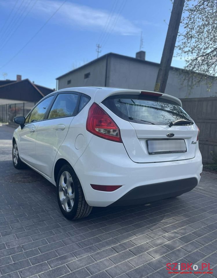 2011' Ford Fiesta 1.4 Titanium photo #3