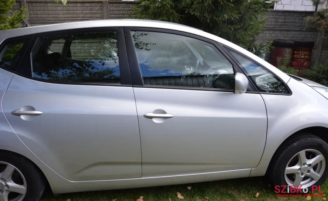 2011' Kia Venga photo #2