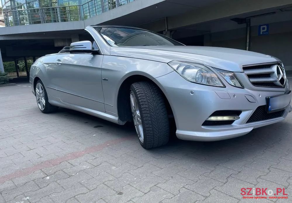 2011' Mercedes-Benz E-Class photo #2