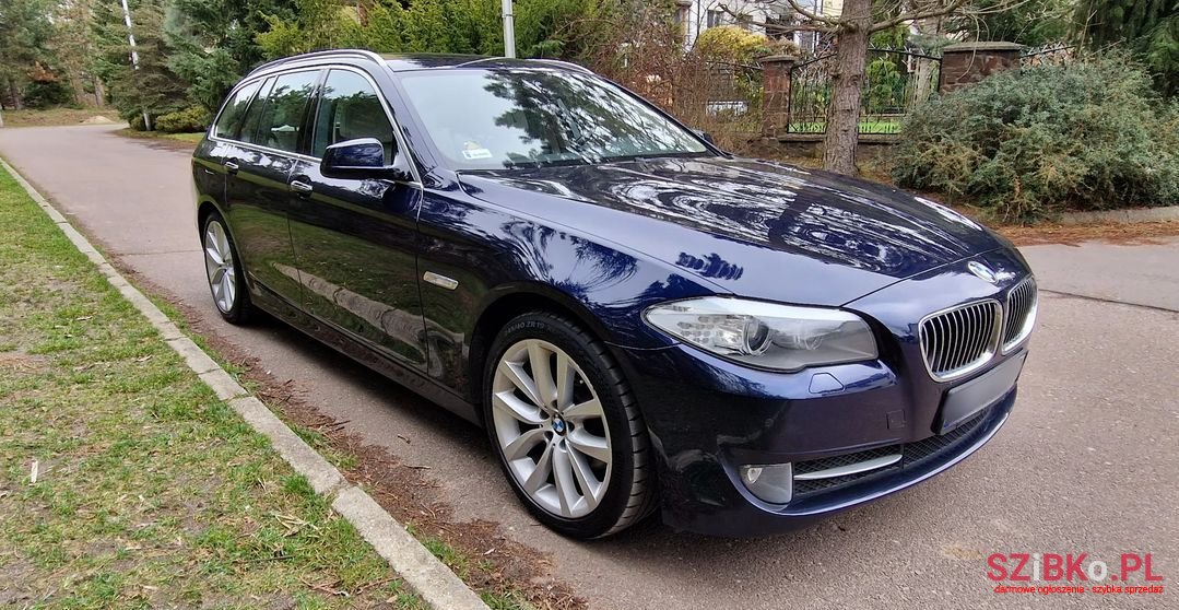 2011' BMW 5 Series photo #5