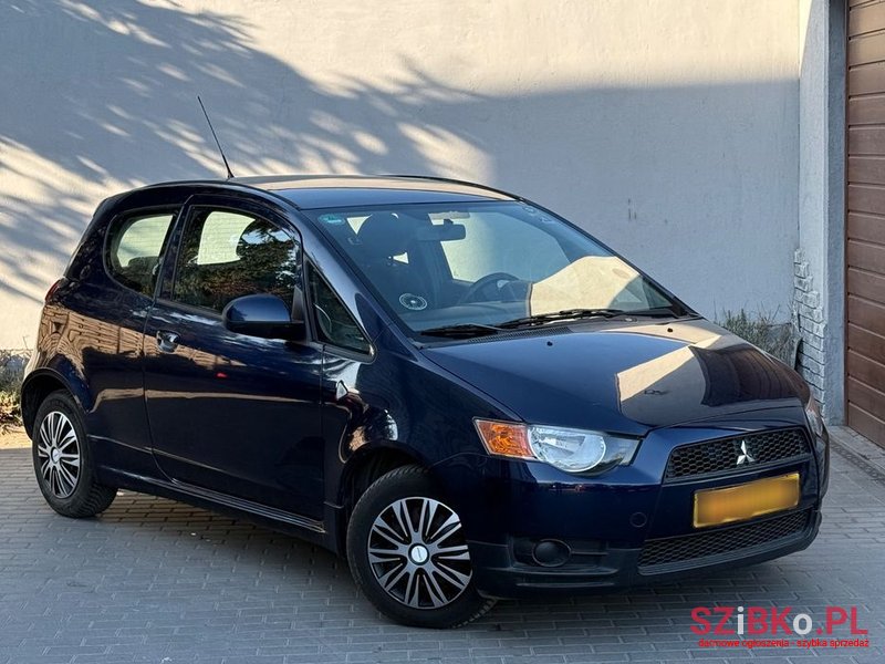 2012' Mitsubishi Colt photo #2