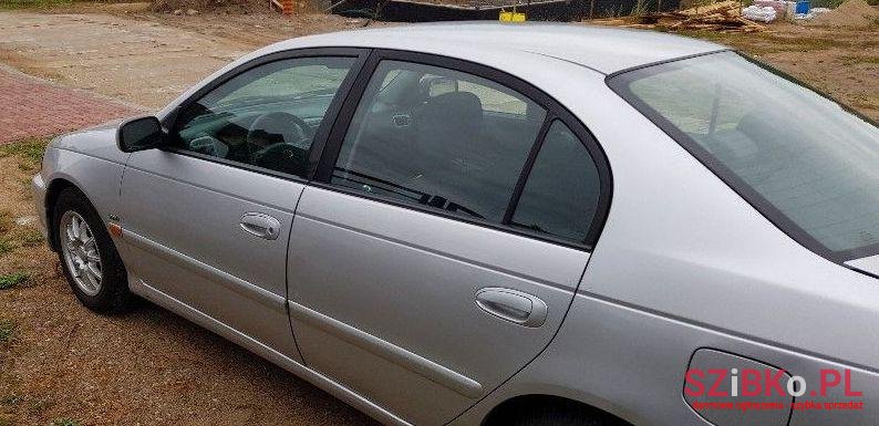 2002' Toyota Avensis photo #1