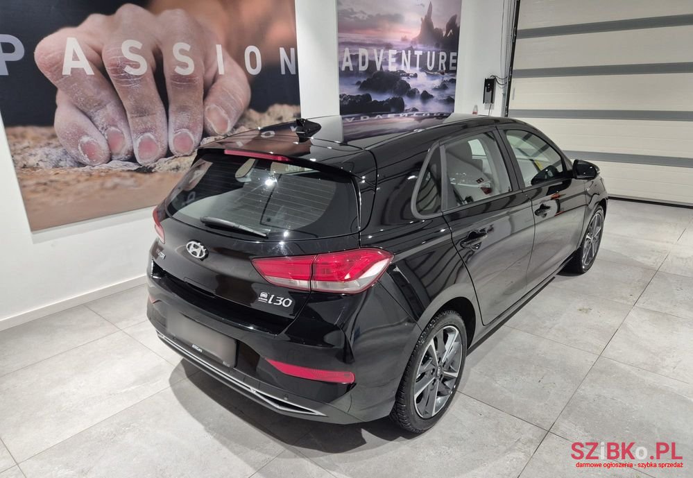 2022' Hyundai i30 1.0 T-Gdi Premium photo #5