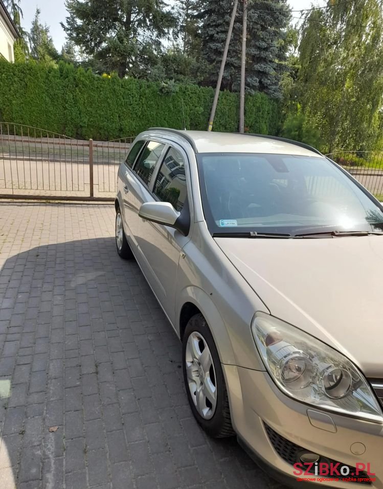 2008' Opel Astra photo #2