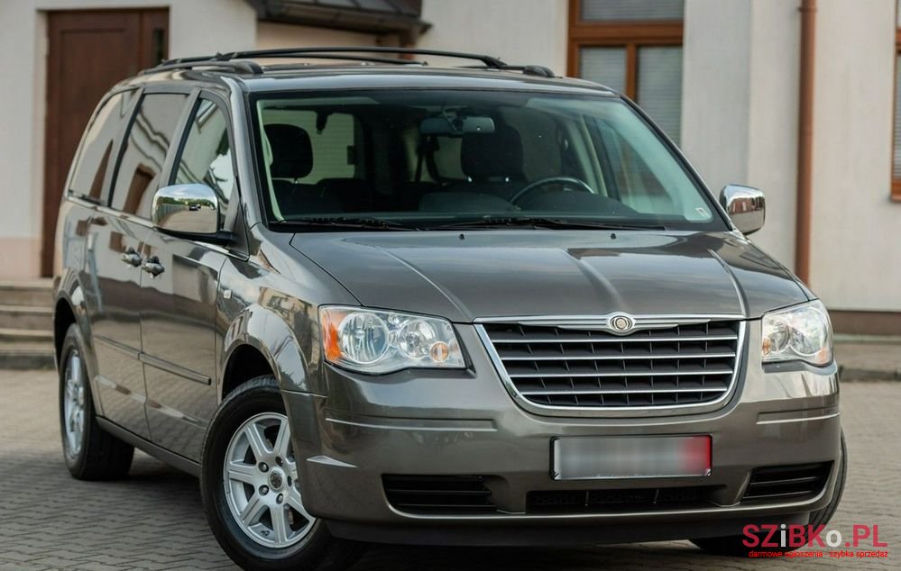 2011' Chrysler Grand Voyager photo #4
