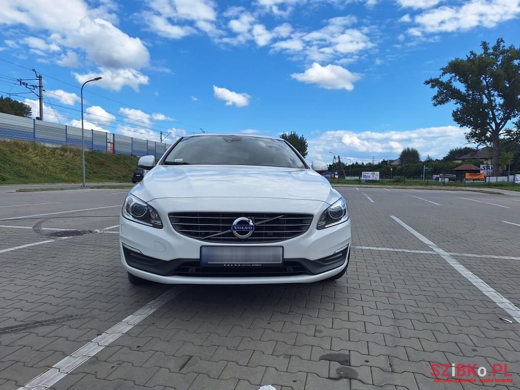 2017' Volvo V60 photo #4