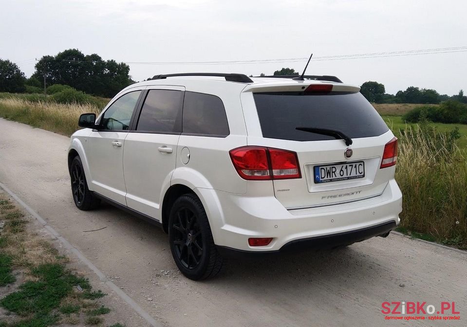 2014' Fiat Freemont photo #3