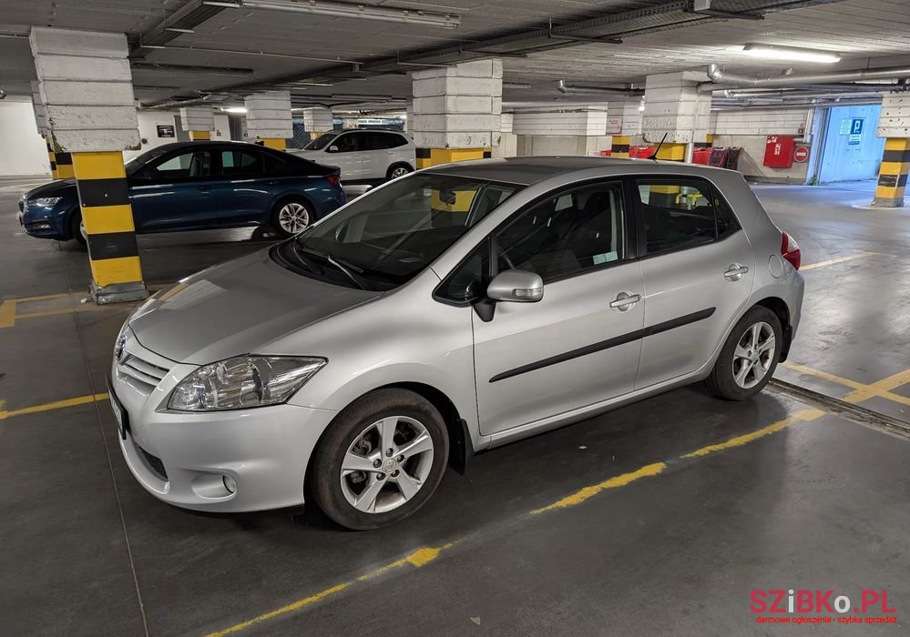 2011' Toyota Auris 1.6 Premium + photo #4