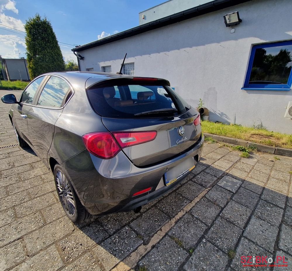 2013' Alfa Romeo Giulietta photo #5