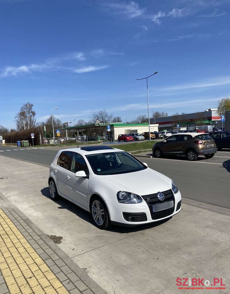 2008' Volkswagen Golf Sport photo #3