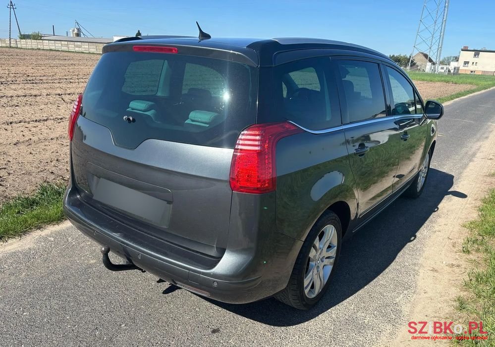 2010' Peugeot 5008 photo #2