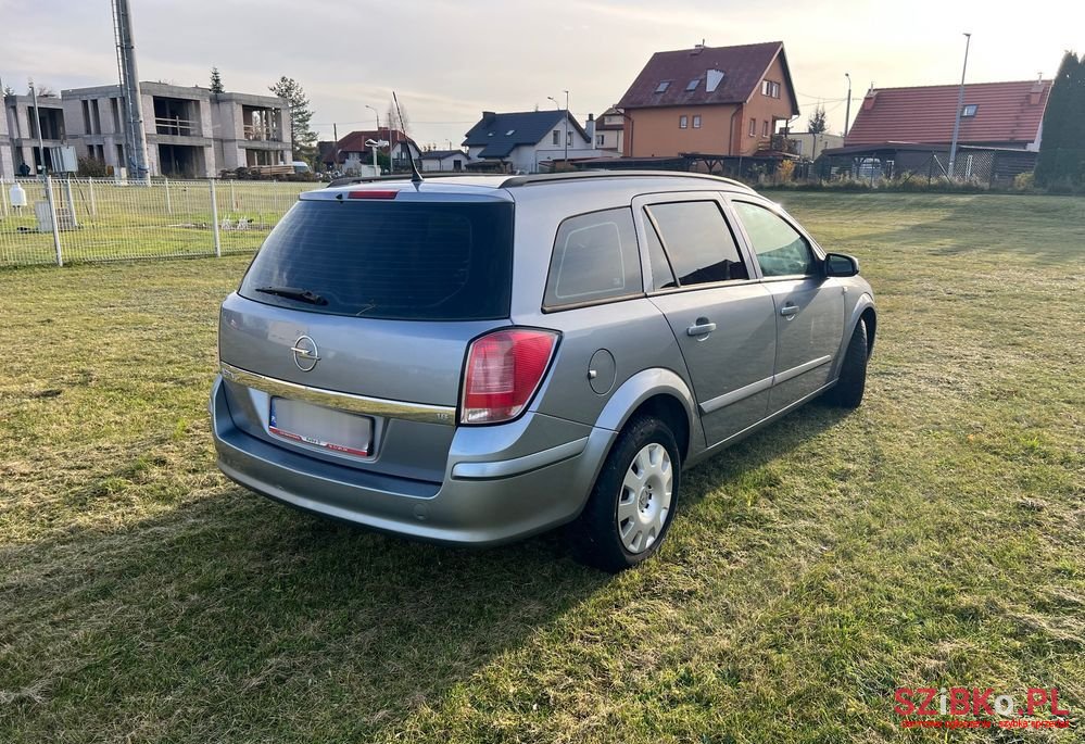 2005' Opel Astra Iii Hatchback 04-07 photo #3