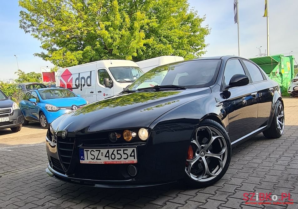 2006' Alfa Romeo 159 photo #2