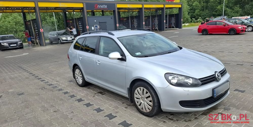 2011' Volkswagen Golf photo #4